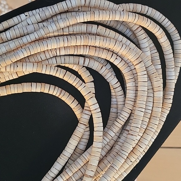 Beaded necklace - Picture 3 of 3